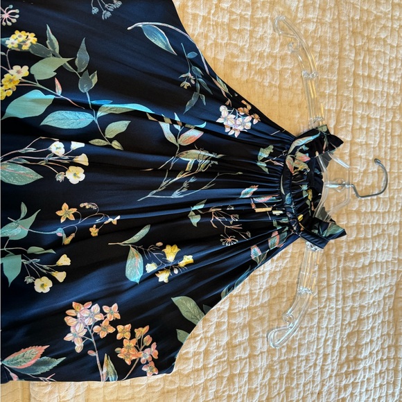 Dress - Picture 2 of 4